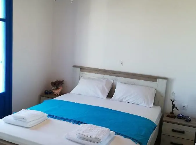 Tirquaz View Pensión Serifos Town